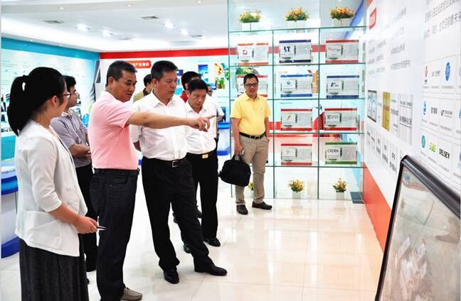 茶山鎮鎮長黎壽康一行蒞臨常平科技園參觀指導