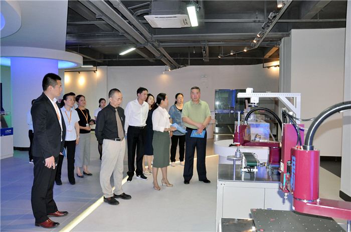 江蘇省泰州市新能源產業園區一行蒞臨東科集團參觀交流