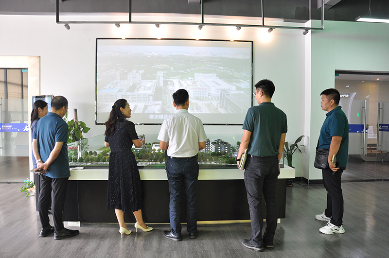 東莞市謝崗鎮委委員劉俊全一行蒞臨金美科技園參觀交流