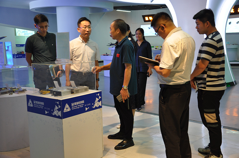 東莞市謝崗鎮委委員劉俊全一行蒞臨金美科技園參觀交流