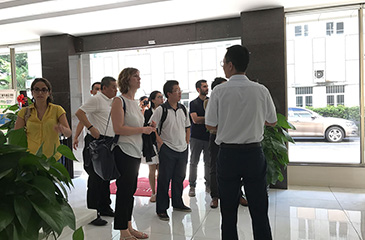 意大利費拉拉大學托馬斯教授調研團一行蒞臨常平科技園參觀調研